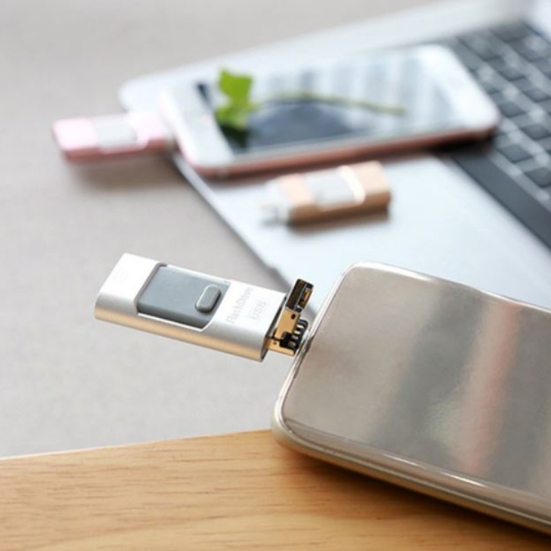 PLUG & PLAY USB DRIVE - WORKS ON ANY DEVICE (iPhone, Android, PC)