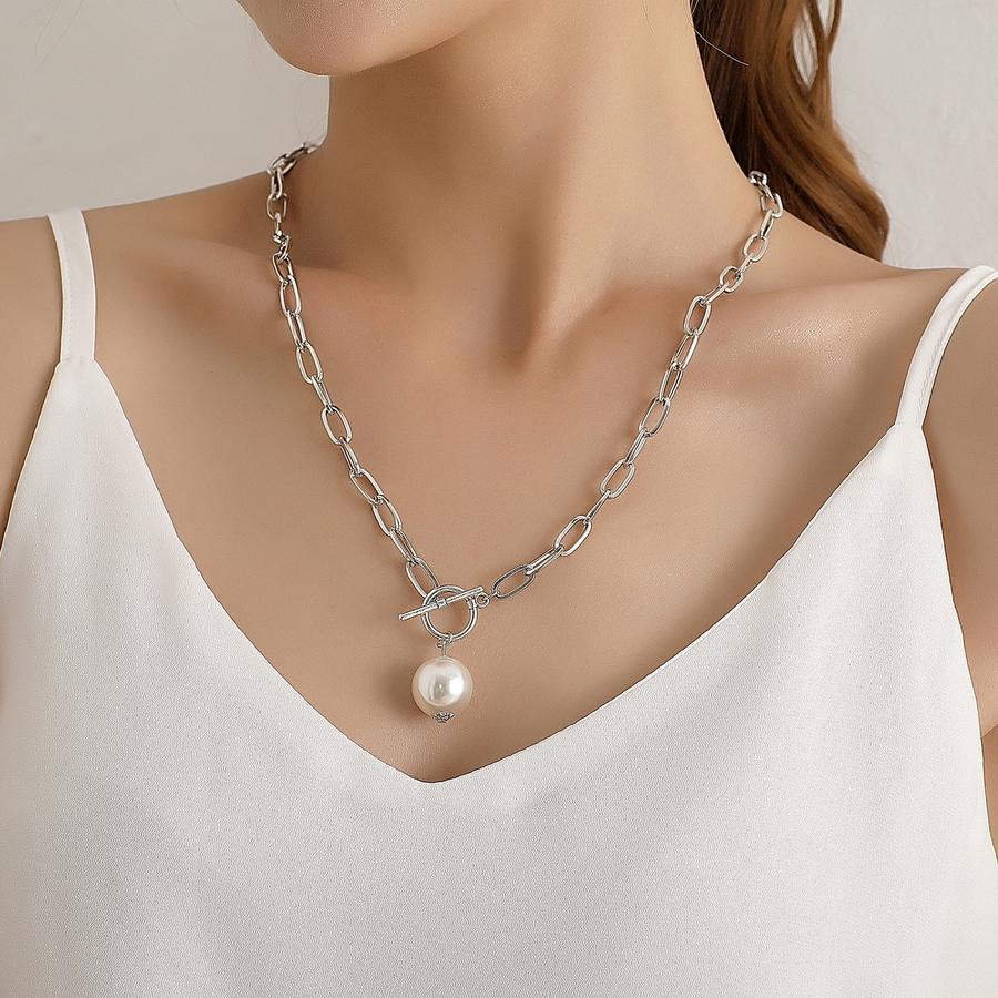 Oxford Pearl Necklace